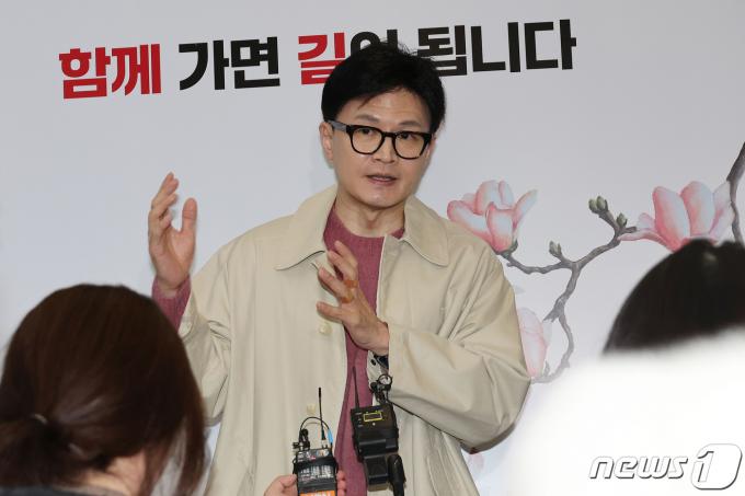 [사진] 취재진 질문에 답하는 한동훈