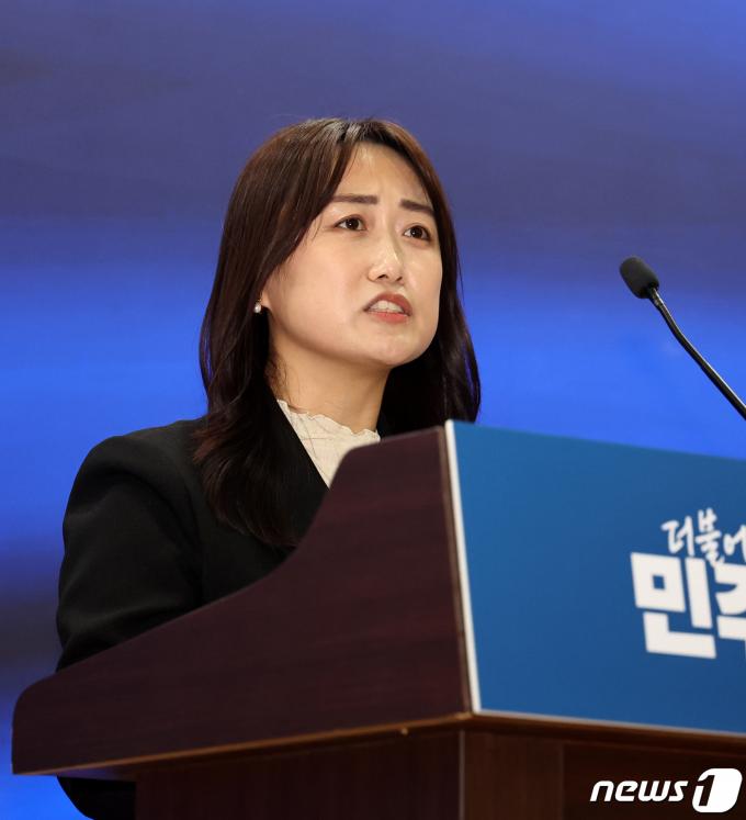 [사진] 당대표 수락연설하는 백승아 전 교사