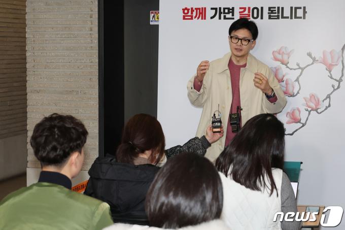 [사진] 당사 출근한 한동훈 비대위원장