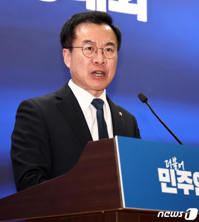 [사진] 당대표 수락연설하는 윤영덕