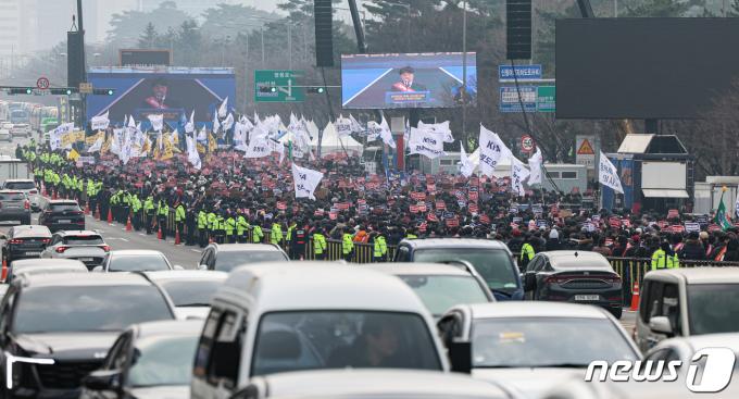 [사진] '정원 확대 반대' 의사들 여의도 총궐기