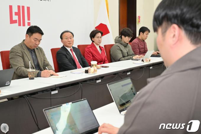 [사진] 간담회 발언하는 윤재옥 원내대표