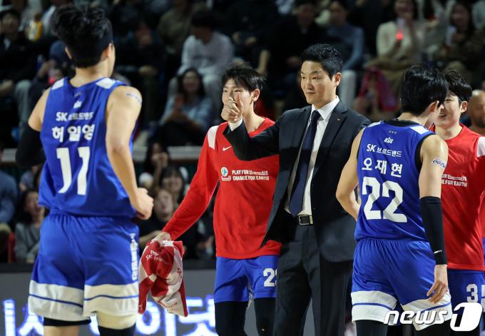 [사진] 전희철 감독, 모두 잘하고 있어