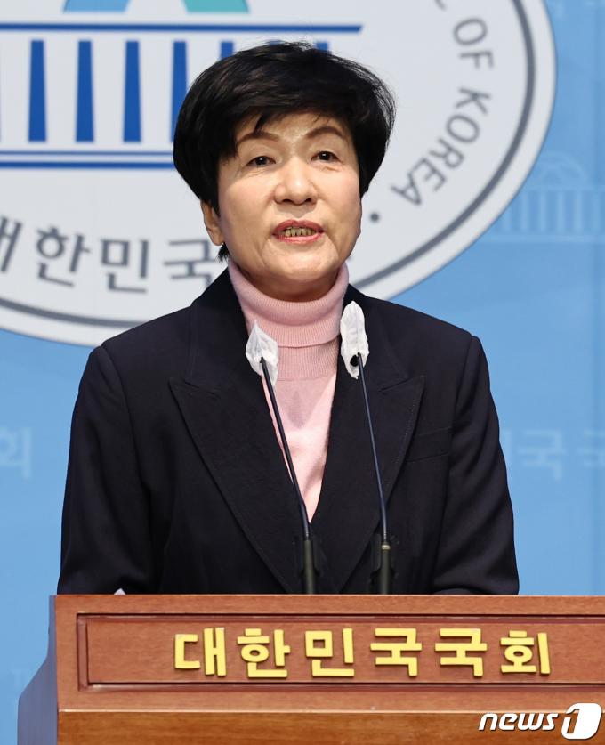 [사진] 김영주 '채용비리 의혹 관련 기자회견'