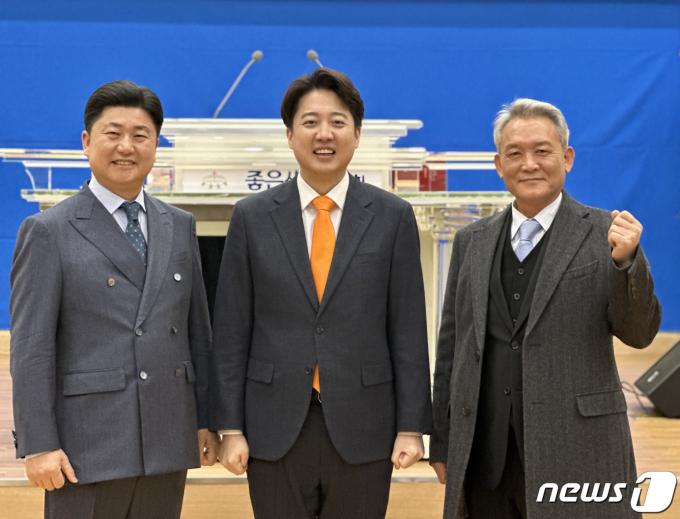 [사진] 동탄 교회 찾은 이준석 대표