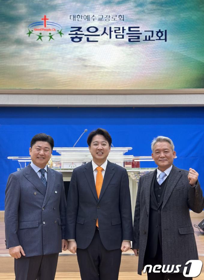 [사진] 동탄지역 교회 찾은 이준석 대표