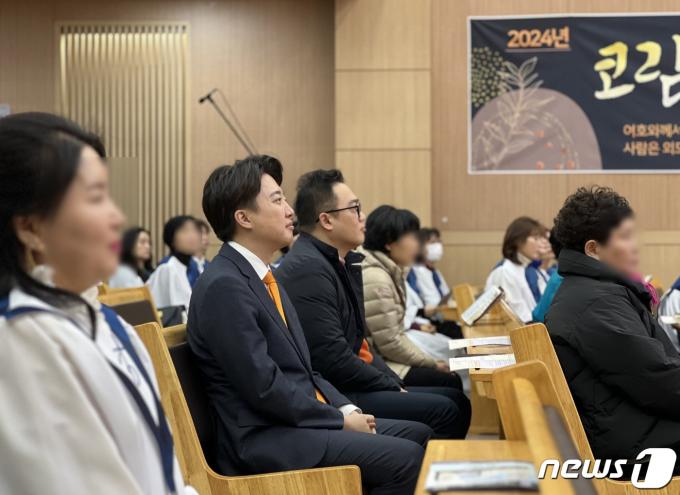 [사진] 교회 찾은 이준석 대표