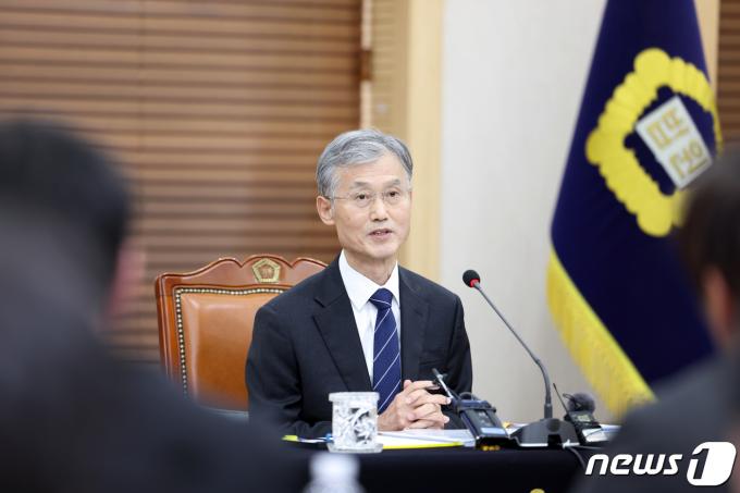 조희대 대법원장이 지난 15일 서울 서초구 대법원에서 출입기자들과 간담회를 하고 있다. (대법원 제공) 2024.2.16/뉴스1