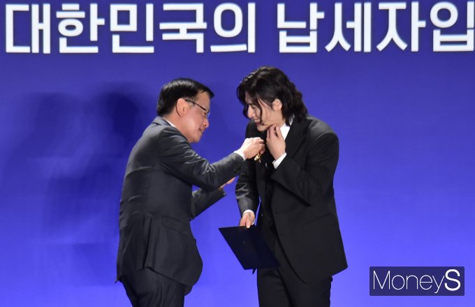 ▲제58회 납세자의날, 배우 강하늘 대통령 표창