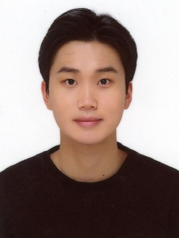 수원시 2월 ‘이달의 친절왕’ 공무원에 선정된 김영근 주무관. / 사진제공=수원특례시