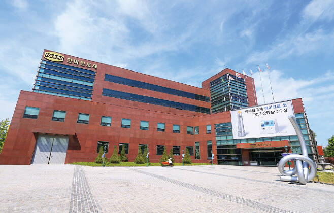 한미반도체의 주가가 급등하고 있다. 사진은 한미반도체 본사 1공장 전경. /사진=한미반도체
