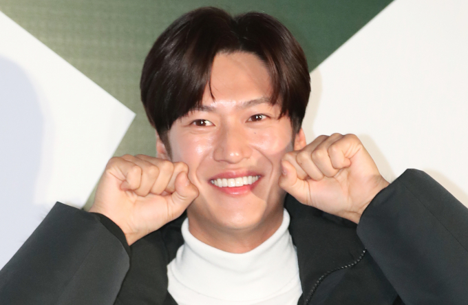 배우 나인우의 미담이 뒤늦게 화제가 되고 있다.사진은 지난해 10월 서울 용산구 레이어20 스튜디오에서 진행된 코오롱스포츠 창립 50주년 기념 '에버그린 에너지'(EVERGREEN ENERGY) 캠페인 포토월에 참석한 배우 나인우. /사진=뉴스1