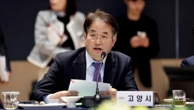 이동환 고양특례시장이 경기도시장군수협의회 제5차 정기회의에서 ‘경기도 내 이민청 유치’ 공동 건의을 제안하고 있다. / 사진제공=고양특례시