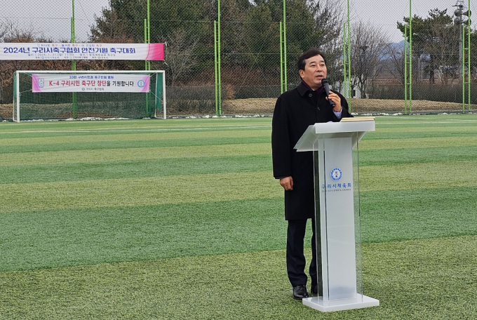 지난 1월 21일 진행된 구리시축구협회 안전기원제에서 인사말을 하고 있는 구리시의회 권봉수 의장. /사진=이건구 기자