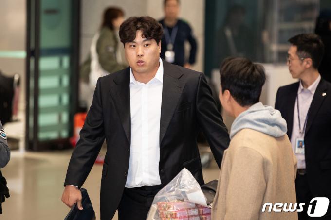 [사진] 류현진 '스프링캠프 마쳤어요'