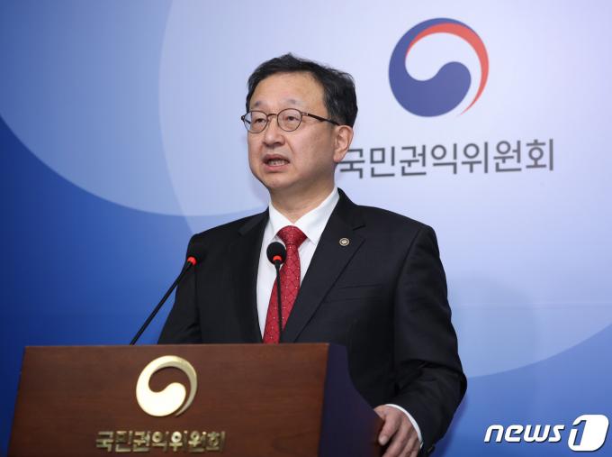 [사진] 정승윤 부위원장, EBS 이사장 청탁금지법 등 위반 의혹 조사 결과 발표