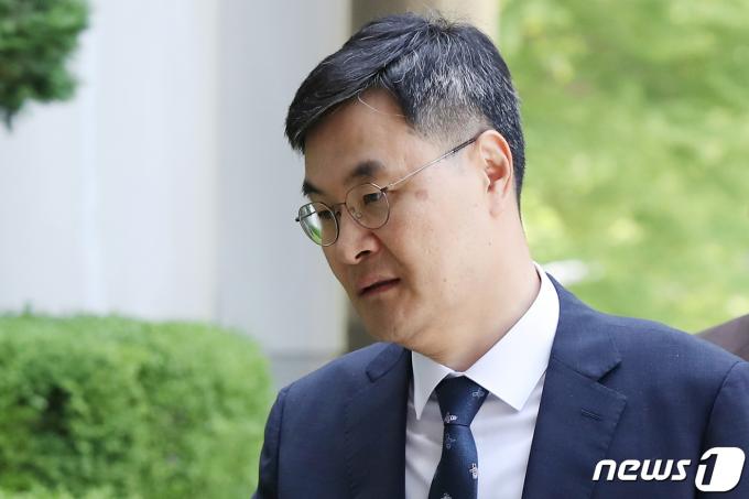 고(故) 이예람 중사 사망 사건을 수사한 군 검사에게 부당한 위력을 행사한 혐의로 기소된 전익수 전 공군 법무실장이 15일 오전 서울 서초구 서울중앙지방법원에서 열린 11차 공판에 출석하고 있다. 2023.5.15/뉴스1 ⓒ News1 민경석 기자