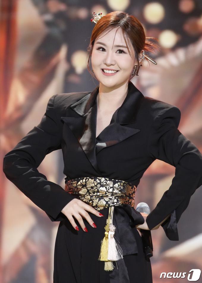 [사진] 윤수현, 흥신흥왕