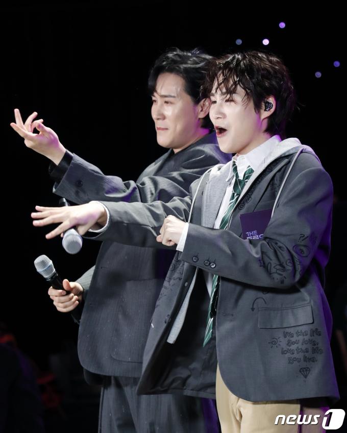 [사진] 신유·김희재, 유혹