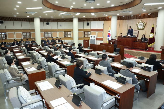  더불어민주당 의원 17명 전원이 불참한 고양시의회 본회의장. / 사진제공=고양시의회 