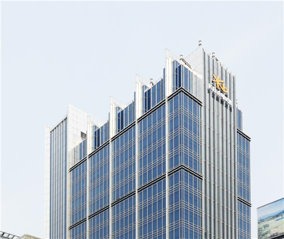 KB손해보험이 이륜차 긴급출동서비스 특약을 만들어 이륜차 시장 공략을 강화한다. 사진은 KB손보 강남 사옥./사진=KB손보 