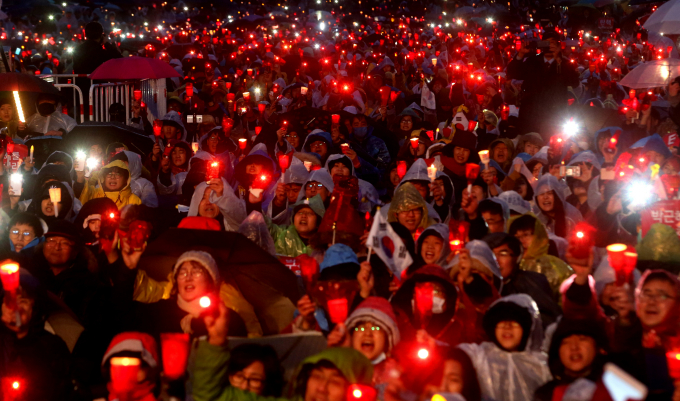 여러 의혹이 불거지면서 박근혜 대통령 탄핵을 요구하는 촛불집회가 지난 2016년 10월29일 처음으로 시작됐다. 사진은 지난 2017년 3월1일 서울 중구 세종대로 광화문광장에서 '박근혜 구속 만세! 탄핵인용 만세! 박근혜 퇴진 18차 범국민행동의 날' 집회가 열린 모습. /사진=머니투데이