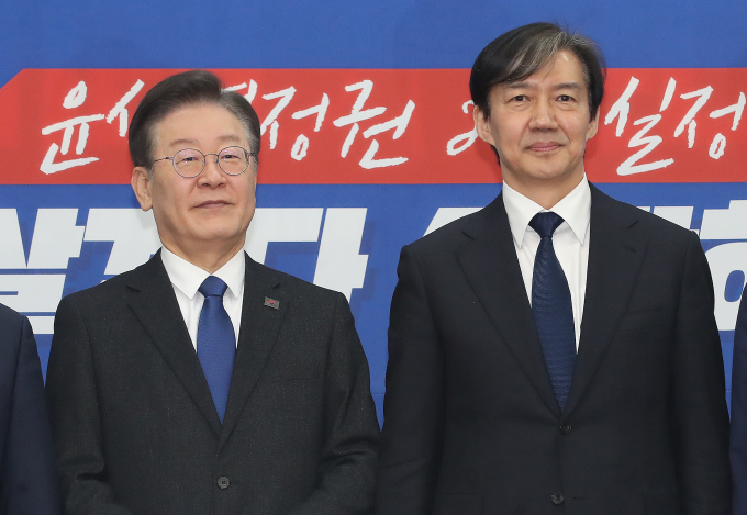 5일 이재명 더불어민주당 대표를 예방한 조국 조국혁신당 대표가 연대 가능성을 언급했다. 사진은 이 대표(왼쪽)가 5일 서울 여의도 국회에서 조 대표를 접견한 모습. /사진=뉴스1