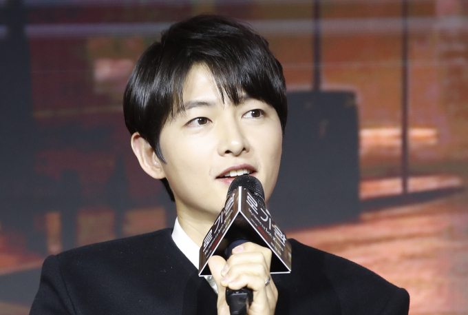 배우 송중기가 아들에 대한 애정을 드러냈다. 사진은 지난달 27일 서울 마포구 호텔 나루 서울 엠갤러리에서 열린 넷플릭스 영화 '로기완’ 제작보고회에 참석한 배우 송중기. /사진=뉴스1