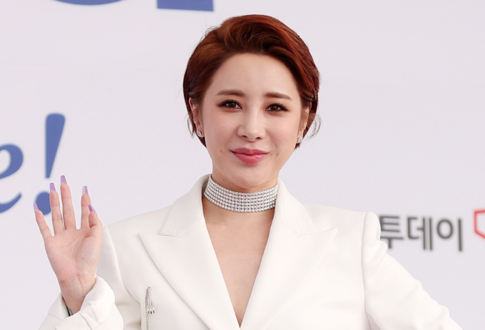 그룹 쥬얼리 출신 가수 서인영이 결혼 1년 만에 2번째 이혼설에 휩싸였다. 사진은 지난 8월 서울 송파구 방이동 올림픽공원 체조경기장에서 진행된 '2018 소리바다 베스트 K-뮤직 어워즈' 블루카펫에 참석한 가수 서인영. /사진=머니투데이