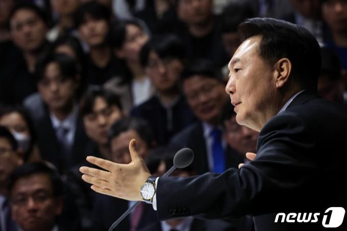 [사진] 청년 주제 민생토론회 발언하는 윤 대통령