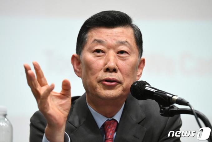 [사진] 청년토론회 참석한 김홍국 회장