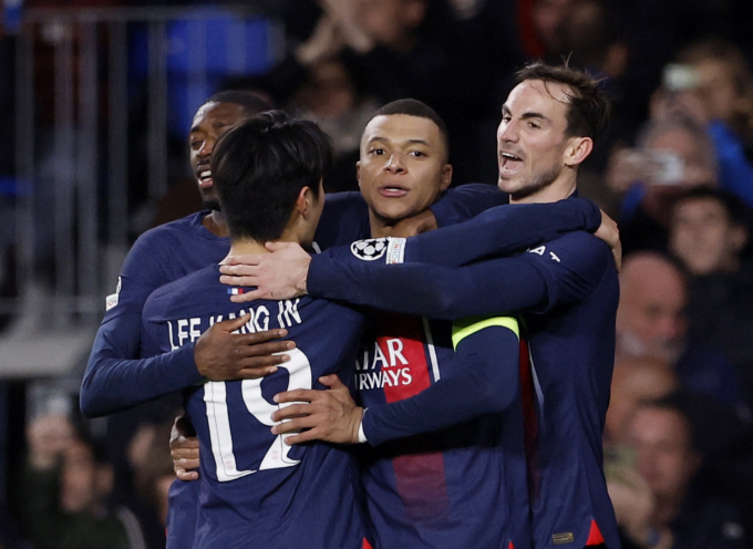 이강인의 소속팀 파리생제르맹이 UCL 8강에 올랐다. 사진은 음바페의 득점이 나오자 이강인을 비롯해 파리생제르맹 선수들이 기뻐하는 모습. /사진= 로이터