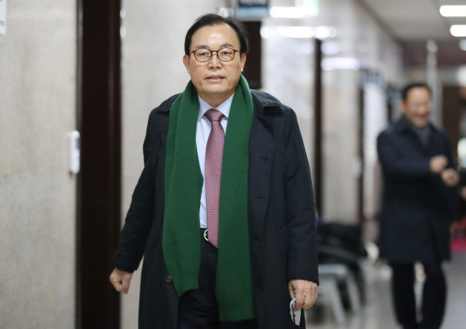 6일 이채익 국민의힘 의원(울산 남구갑) 국민의힘이 본인 지역구인 울산 남구를 국민추천제 대상으로 지정하자 탈당 후 무소속 출마하겠다고 말했다. 사진은 이 의원이 지난해 11월30일 서울 여의도 국회에서 열린 중진의원모임에 참석하기 위해 원내대표실로 향하는 모습. /사진=뉴스1