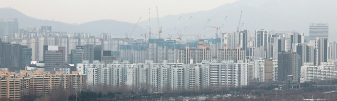 지난 1월 서울에서 이뤄진 아파트 월세거래 10건 중 6건은 전용면적 60㎡ 이하의 소형 매물인 것으로 조사됐다. 사진은 서울시내 한 아파트 밀집 지역. /사진=뉴시스