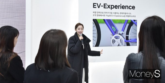 [머니S포토] EV 트렌드 코리아, 참관객 발길 이어지는 '현대차' 부스