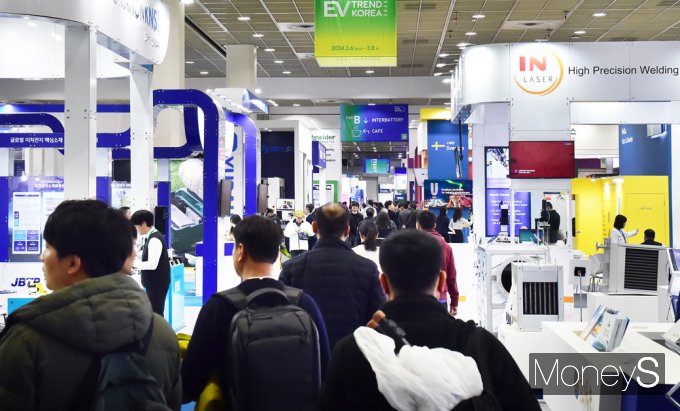 [머니S포토] 전기차 궁금해요… 'EV 트렌드 코리아 2024'