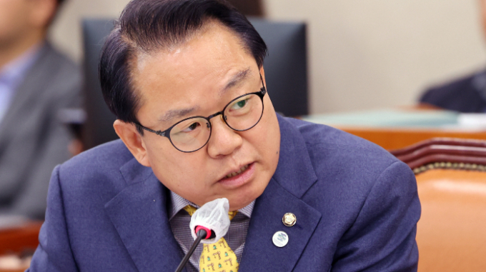 안병길 국민의힘 의원(초선·부산 서구동구)이 자신에 대한 공천배제(컷오프)에 반발했다. 사진은 지난해 10월 서울 여의도 국회에서 열린 국정감사에서 질의하는 안병길 국민의힘 의원. /사진=뉴시스