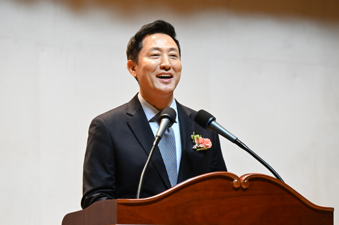 6일 오세훈 시장이 올해부터 시작되는 외국인 가사 도우미 시범사업을 우려했다. 사진은 오 시장이 지난 4일 서울 동대문구 서울시립대학교에서 열린 '2024학년도 서울시립대학교 입학식'에서 축사하는 모습. /사진=뉴스1(서울시 제공) 