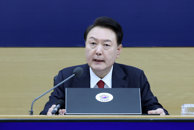 6일 윤석열 대통령이 의사 집단행동에 대한 의료 공백이 생기지 않도록 총력 대응하겠다고 밝혔다. 사진은 6일 윤 대통령이 정부세종청사에서 열린 국무회의를 주재하는 모습. /사진=뉴시스(대통령실통신사진기자단) 
