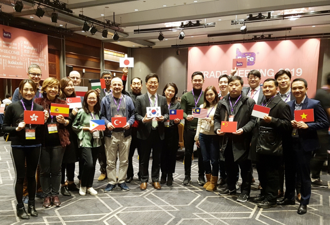 베페는 국내 우수 기업들의 해외 판로 개척을 위해 수출상담회 등을 지원하고 있다. 35회 베페 베이비페어 수출상담회 기념 촬영. /사진=베페