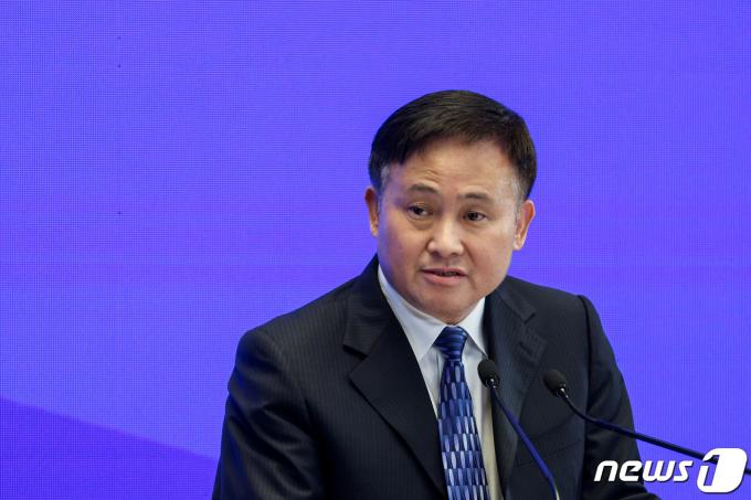 판궁성 중국 인민은행 총재가 28일(현지시각) 홍콩에서 열린 금융관리국-국제결제은행 고위급 회의서 “중국 경제가 지속적인 회복세를 보이고 있다”고 밝히고 있다. 2023.11.29 ⓒ 로이터=뉴스1 ⓒ News1 우동명 기자