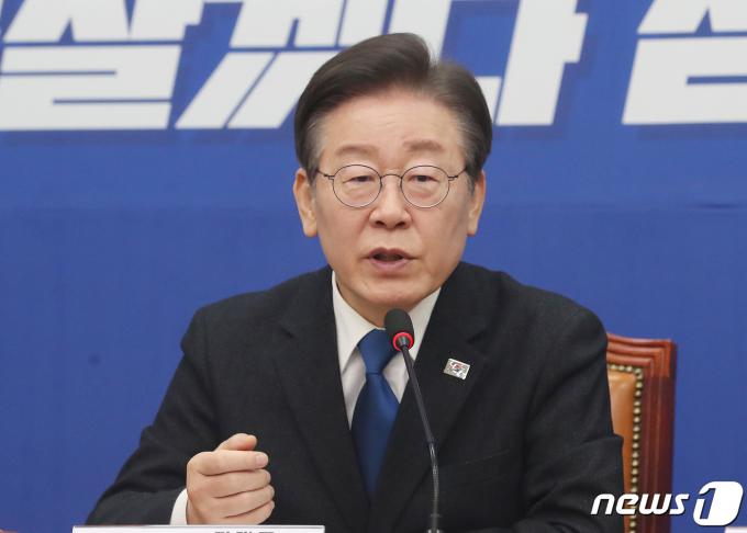 이재명 더불어민주당 대표가 6일 오전 서울 여의도 국회에서 열린 최고위원회의에서 발언을 하고 있다. 2024.3.6/뉴스1 ⓒ News1 임세영 기자