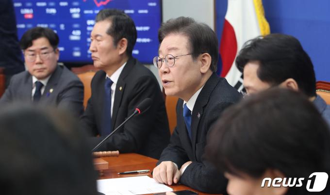 이재명 더불어민주당 대표가 6일 오전 서울 여의도 국회에서 열린 최고위원회의에서 발언을 하고 있다. 2024.3.6/뉴스1 ⓒ News1 임세영 기자