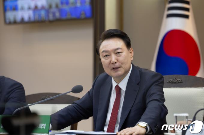 윤석열 대통령이 6일 세종시 정부세종청사에서 열린 제2차 늘봄학교 범부처 지원본부 회의를 주재하며 모두발언을 하고 있다. (대통령실 제공) 2024.3.6/뉴스1 ⓒ News1 오대일 기자