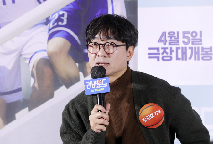 카카오엔터테인먼트의 드라마 제작사 고가 인수 의혹을 수사하는 검찰이 영화감독 장항준을 참고인 신분으로 불러 조사했다. 사진은 지난해 3월 서울 광진구 롯데시네마 건대입구점에서 진행된 영화 '리바운드' 제작보고회에 참석한 장항준 감독. /사진=머니투데이