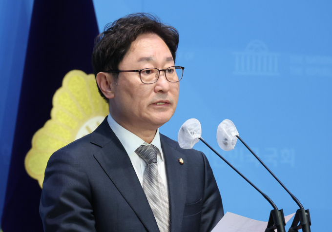 지난 6일 더불어민주당이 4~6차 경선 지역 개표 결과를 발표다. 사진은 박범계 민주당 중앙당 선거관리위원장이 지난달 27일 서울 여의도 국회 소통관에서 경선 예비후보 제재조치 관련 브리핑을 하는 모습. /사진=뉴시스