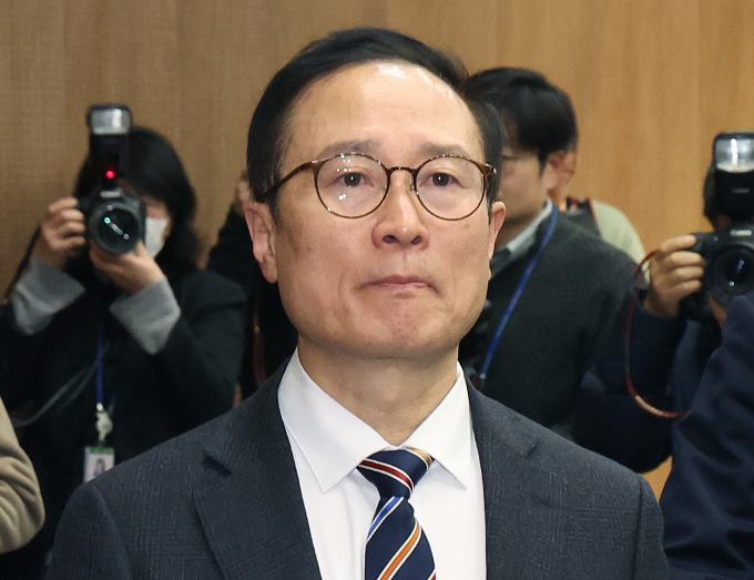 더불어민주당을 탈당한 홍영표 무소속 의원이 이낙연 새로운미래 공동대표 신당에 합류한다. 사진은 지난 6일 홍 의원이 서울 여의도 국회 소통관에서 민주당 탈당 기자회견을 마치고 회견장을 나서는 모습. /사진=뉴스1