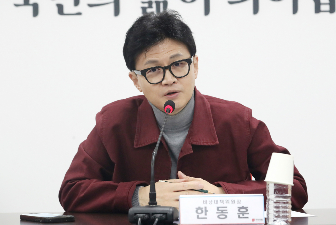 7일 한동훈 국민의힘 비상대책위원장이 공천 배제 된 의원들의 무소속 출마에 대해 당선된 다음 복당은 절대 허용할 수 없다고 말했다. 사진은 한 위원장이 7일 서울 여의도 중앙당사에서 열린 비상대책위원회의에서 모두발언을 하는 모습. /사진=뉴스1