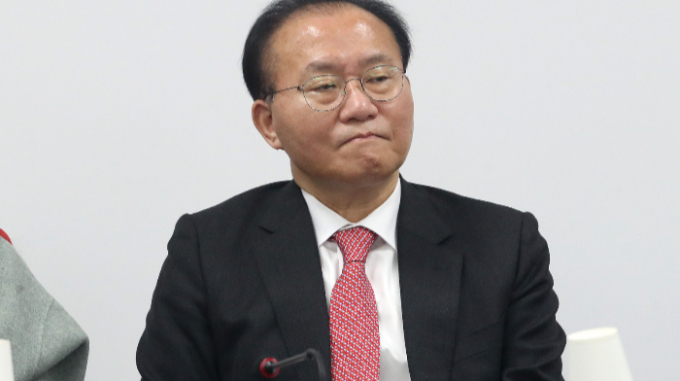 윤재옥 국민의힘 원내대표가 서울시 초등학교의 늘봄학교 시행률이 6%에 그친 것에 대해 비판했다. 사진은 7일 오전 서울 여의도 중앙당사에서 열린 비상대책위원회의에 참석한 윤재옥 국민의힘 원내대표. /사진=뉴스1