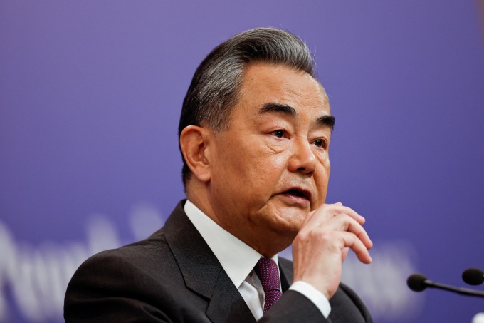왕이 중국 공산당 외사판공실 주임 겸 외교부장은 한반도 문제의 해법은 북한의 안보 우려를 해소하는 것이라고 밝혔다. 사진은 7일(현지시각) 중국 베이징에서 전국인민대표대회와 별도로 기자회견에 참석한 왕이 부장. /사진=로이터